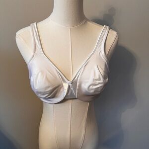 Olga Bra 36D Style No. 35002 White